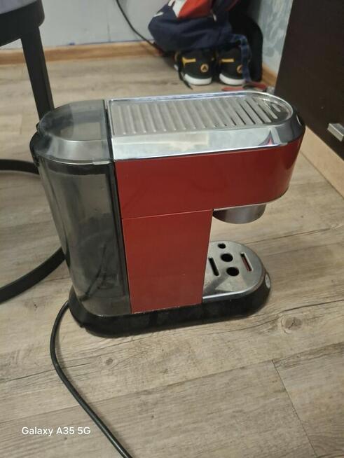 Ekspres ciśnieniowy DeLonghi Dedica EC 680 czerwony połysk