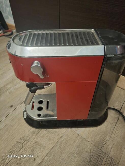 Ekspres ciśnieniowy DeLonghi Dedica EC 680 czerwony połysk