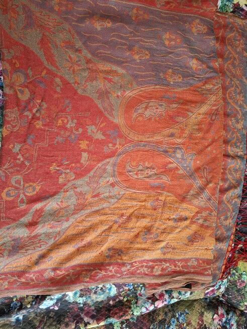 Luksusowy szal z jedwabiu morwowego