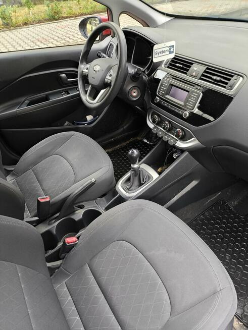 Samochód Kia Rio 1,2 Sedan 2015 r. mały przebieg