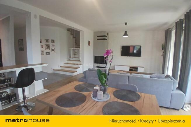 Dom z ogrodem i garażem, Dom w Nieporęcie