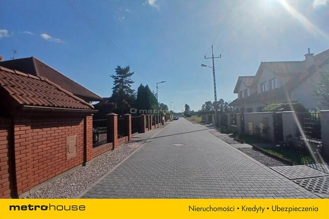 Dom z ogrodem i garażem, Dom w Nieporęcie