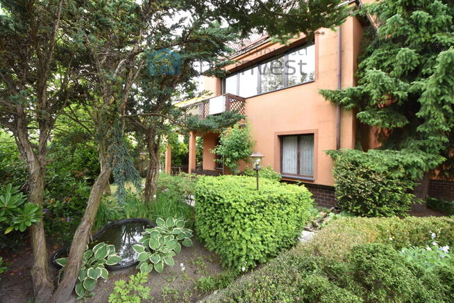 Dom wolnostojący z lokalem pod działalność 2xgaraż