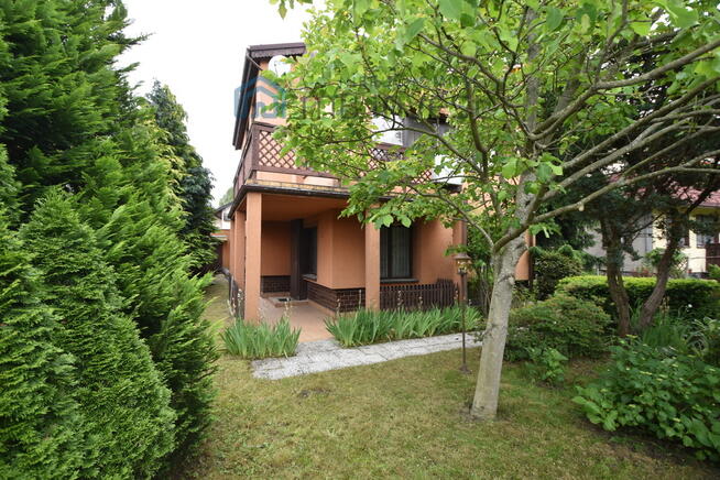 Dom wolnostojący z lokalem pod działalność 2xgaraż