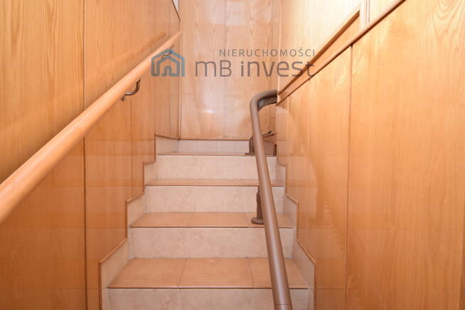 Dom wolnostojący z lokalem pod działalność 2xgaraż