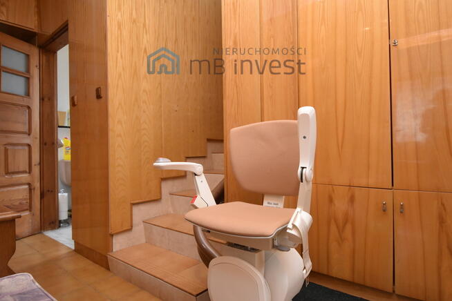 Dom wolnostojący z lokalem pod działalność 2xgaraż