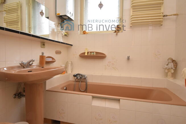 Dom wolnostojący z lokalem pod działalność 2xgaraż