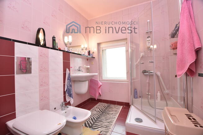 Dom wolnostojący z lokalem pod działalność 2xgaraż