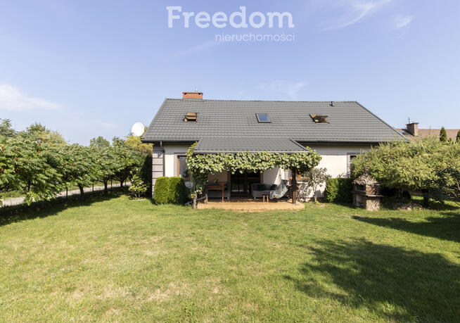 Dom z ogrodem i poddaszem do aranżacji – Żółwin