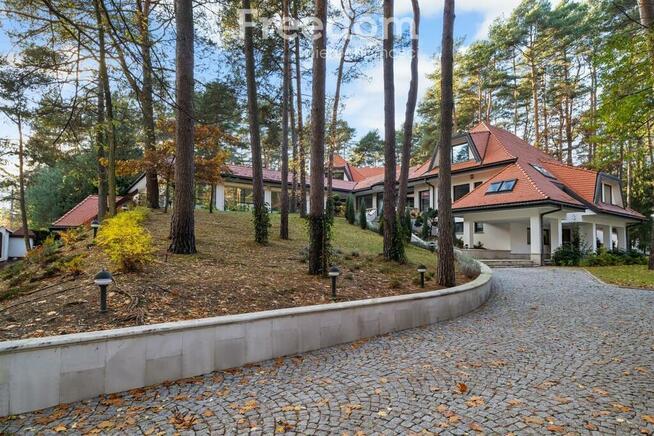 Luksusowa rezydencja z basenem w Magdalence