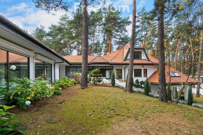 Luksusowa rezydencja z basenem w Magdalence