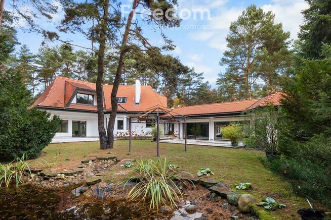 Luksusowa rezydencja z basenem w Magdalence