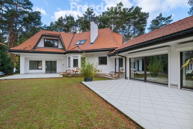 Luksusowa rezydencja z basenem w Magdalence