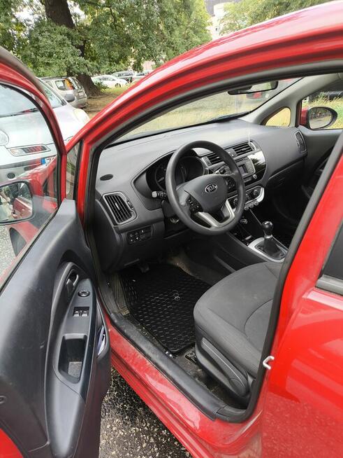 Samochód Kia Rio 1,2 Sedan 2015 r. mały przebieg