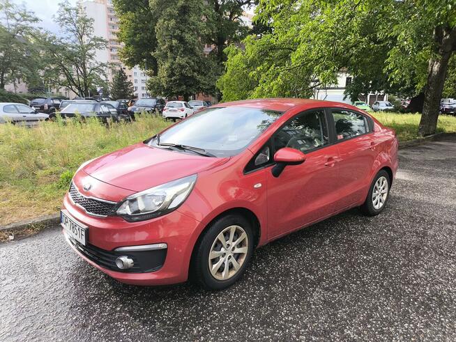 Samochód Kia Rio 1,2 Sedan 2015 r. mały przebieg