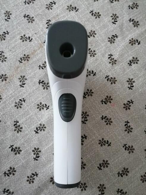 BEZDOTYKOWY TERMOMETR NA PODCZERWIEŃ