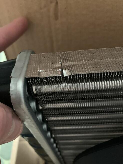 Sprzedam nową chłodnicę wody do samochodu z wentylatorem!!!