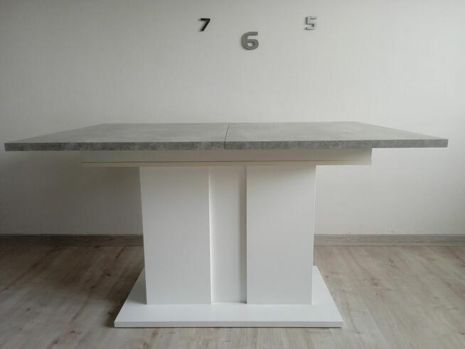 Stół z krzesłami ,rozkładany