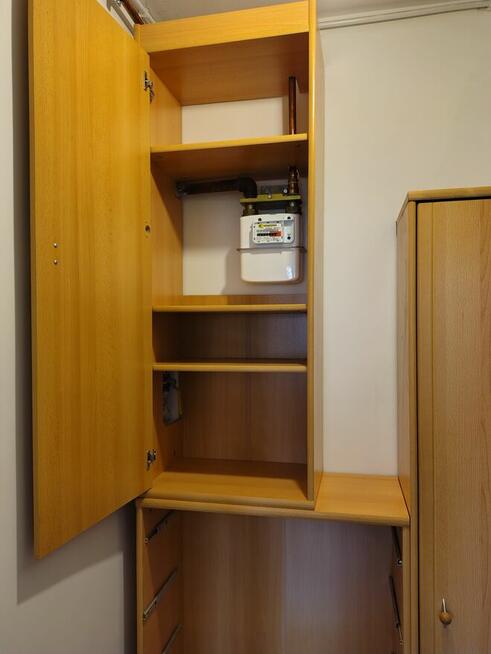 Stolarz, montażysta.