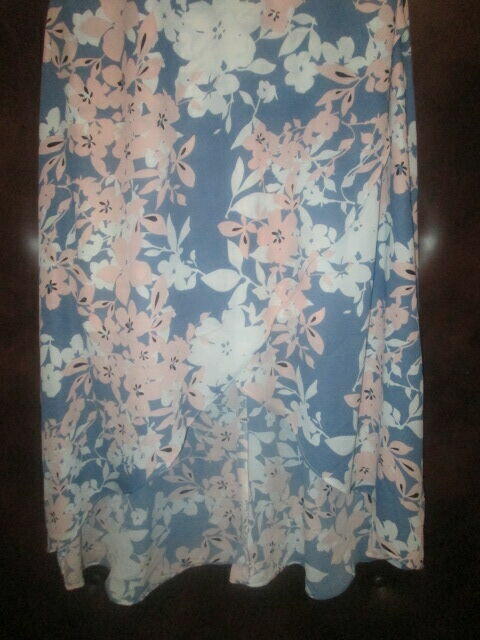 sukienka letnia w tonacji niebieskiej