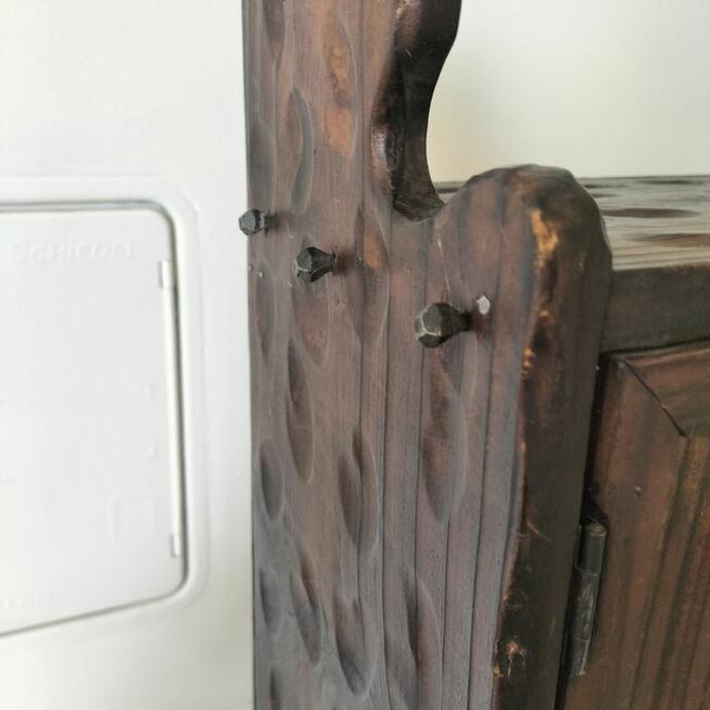 Piękna stara szafka wisząca