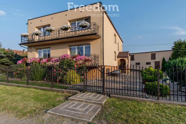 Dom wolnostojący z pięknym ogrodem