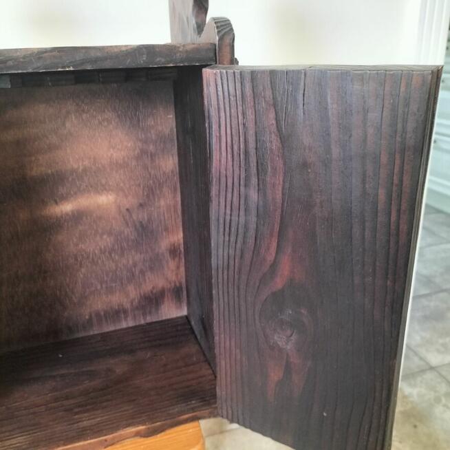 Piękna stara szafka wisząca