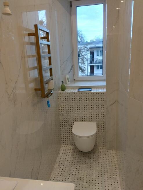 Stolarz, montażysta.