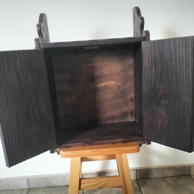 Piękna stara szafka wisząca