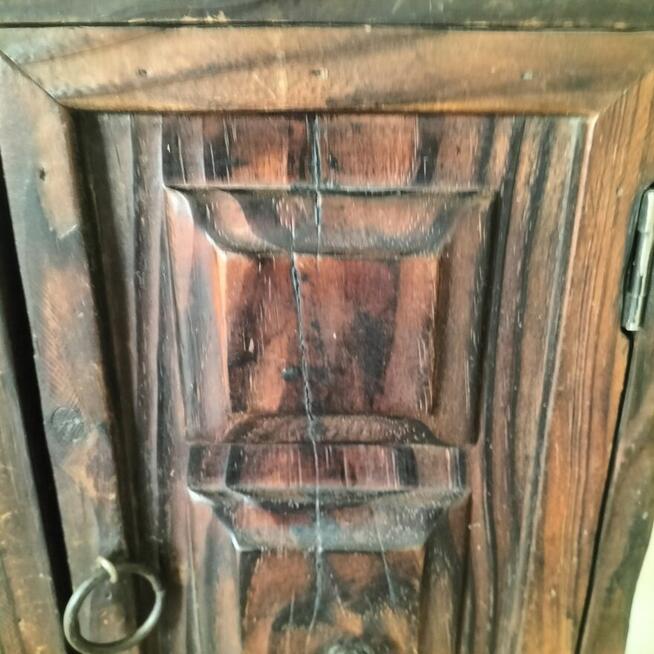 Piękna stara szafka wisząca