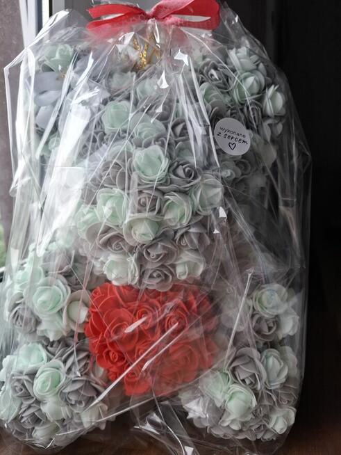 Miś z piankowych róż ok 37cm