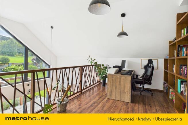 Nowoczesny dom 250 m2, 3 m.postojowe, Zasań