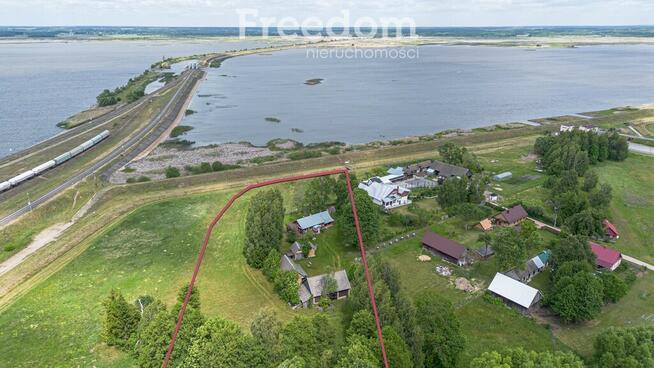 Dom z duszą nad jeziorem Siemianówka