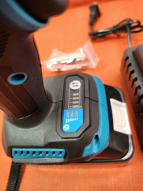 Wkrętarka udarowa Makita DTD 171 + bateria i ładowarka