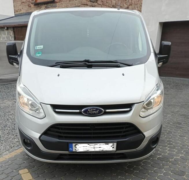 Przewóz osób samochodem 9 osobowym Ford Transit.