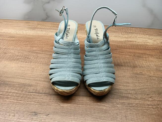 Buty po 15 zł, 20 zł i 50 zł