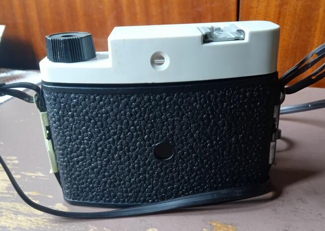 Analogowy aparat fotograficzny z lat PRL dla kolekcjonera