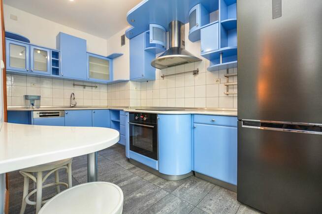 Wola Justowska / ul. Hamernia 56 / garaż i miejsce postojowe