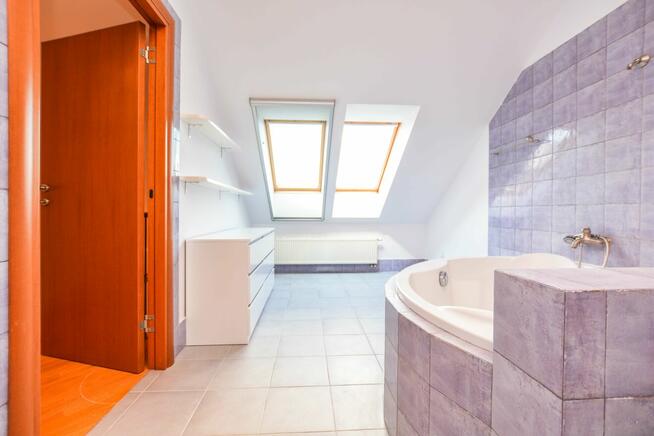 Wola Justowska / ul. Hamernia 56 / garaż i miejsce postojowe