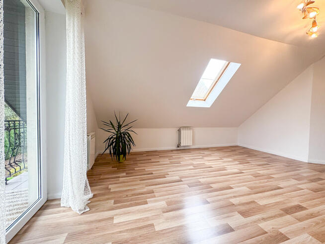 Dom z pięknym ogrodem w dzielnicy Stradom