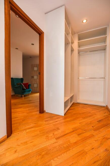 Wola Justowska / ul. Hamernia 56 / garaż i miejsce postojowe