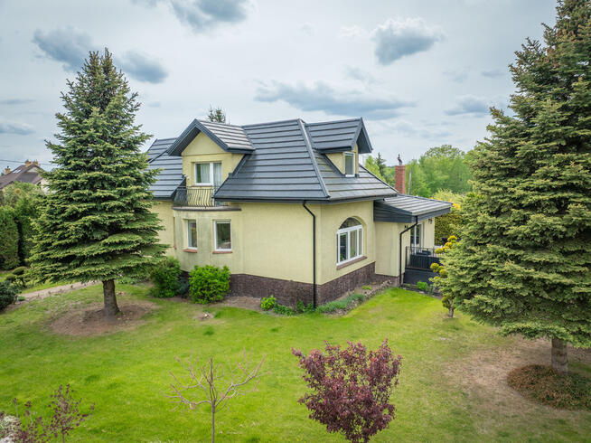 Bez prowizji, Rezydencja z Pięknym Ogrodem