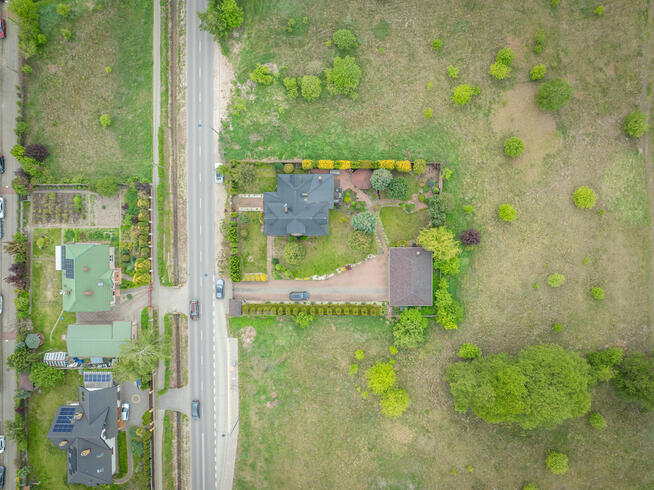 Bez prowizji, Rezydencja z Pięknym Ogrodem