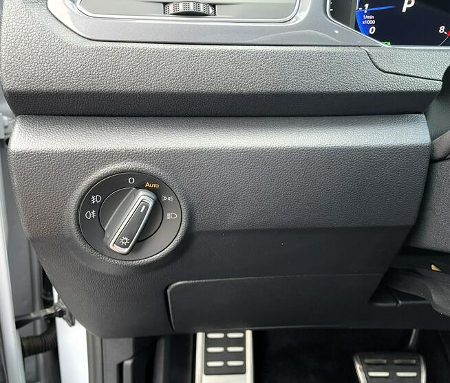 Volkswagen T-Roc R-Line,LED, Klima, Navi, Akt. Temp, Asystenci, CarPlay, Kamera Cofania