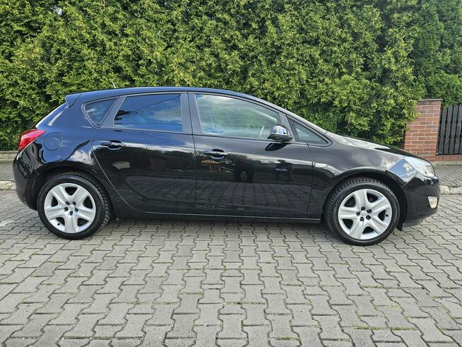 Opel Astra Klimatyzacja / Podgrzewane fotele i kierownica / Tempomat