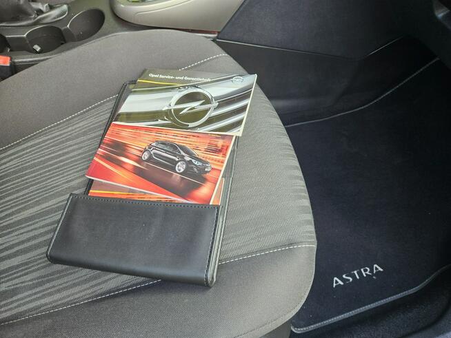 Opel Astra Klimatyzacja / Podgrzewane fotele i kierownica / Tempomat