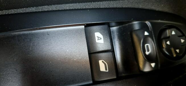 Peugeot 208 Zobacz opis !!W podanej cenie roczna gwarancja !!