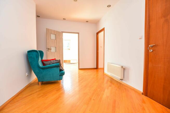 Wola Justowska / ul. Hamernia 56 / garaż i miejsce postojowe