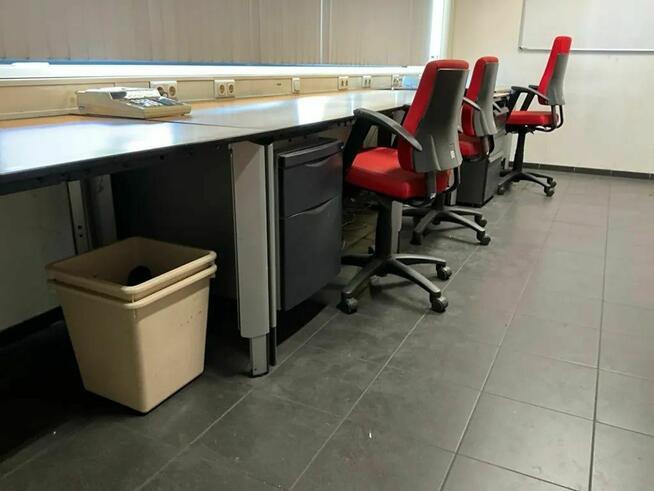 Biurko z kontenerkiem