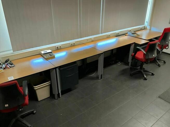 Biurko z kontenerkiem